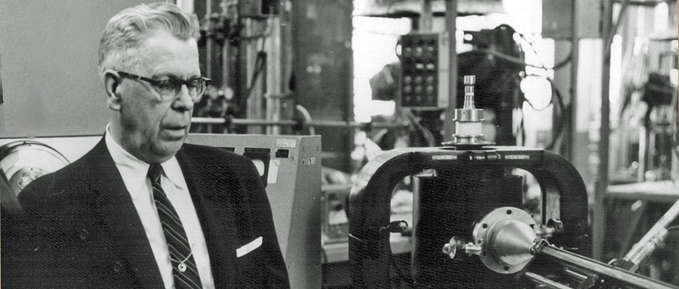 Хто винайшов мікрохвильову піч - Персі Спенсер (Photo: www.massmoments.org)